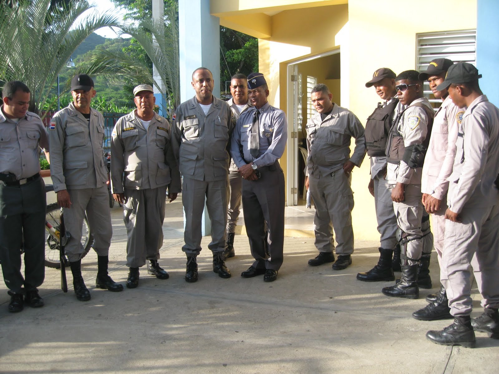 Delegación de policías en San Víctor, Moca.